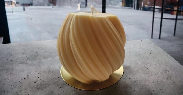 Large Swirl Candle